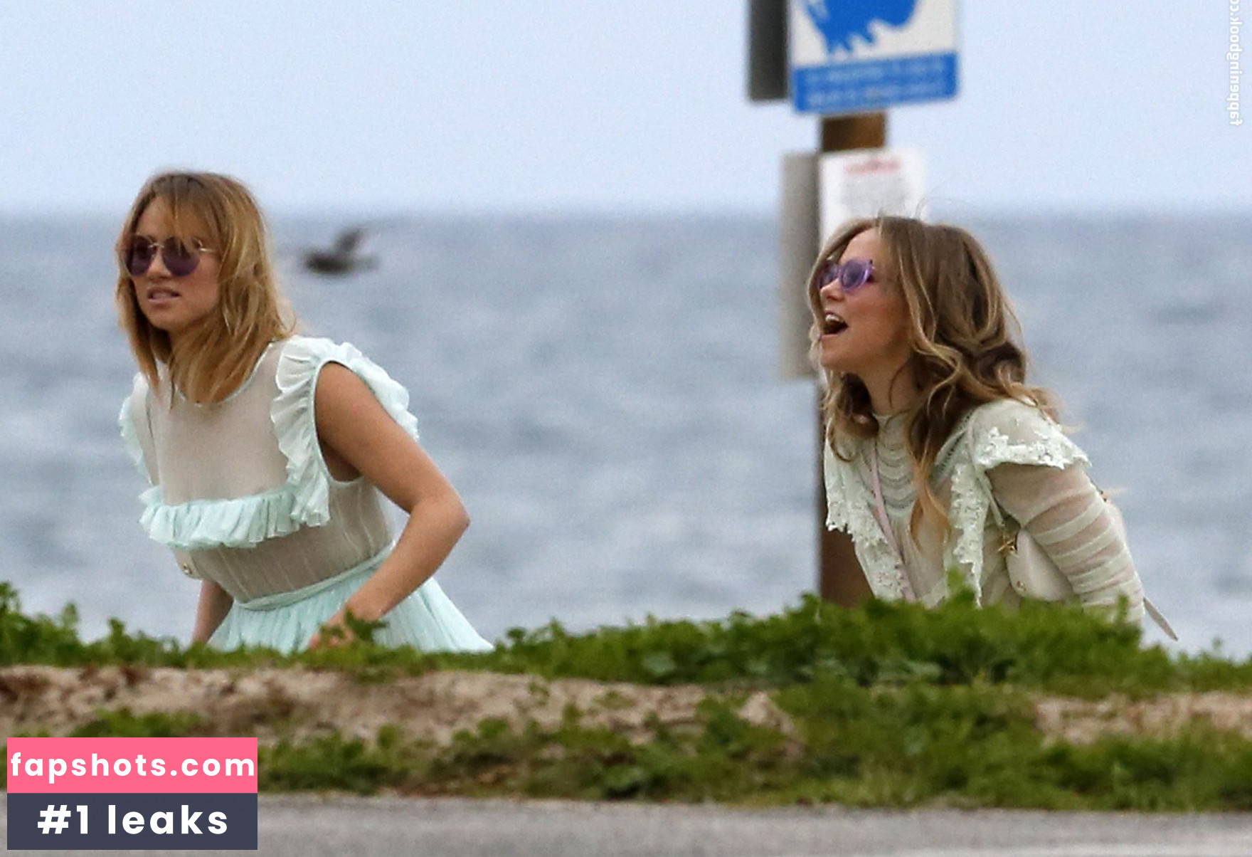 Suki Waterhouse gallery photo #580