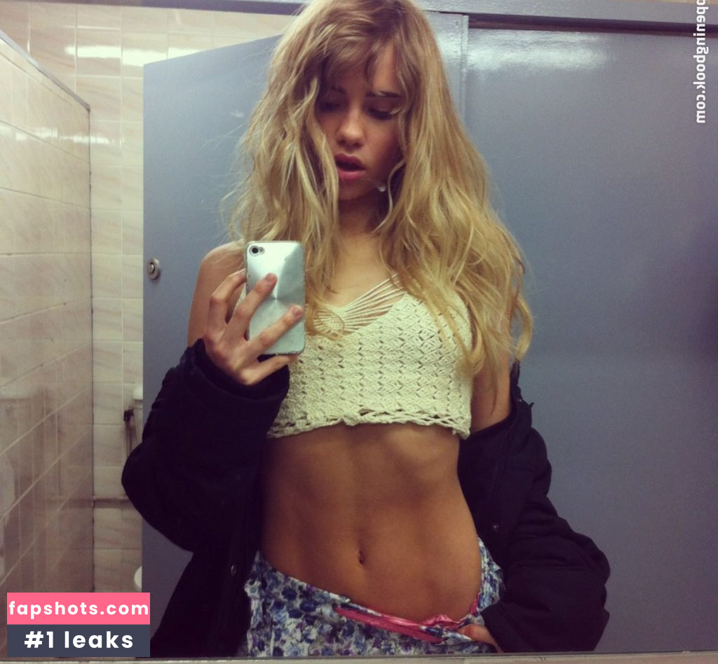 Suki Waterhouse gallery photo #602