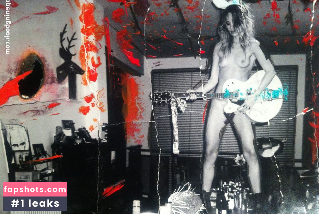 Suki Waterhouse gallery photo #604