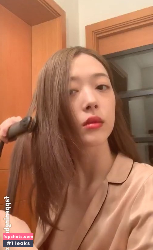 Sulli Choi gallery photo #7