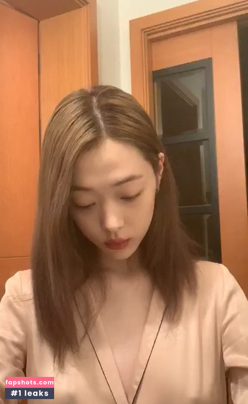 Sulli Choi gallery photo #8