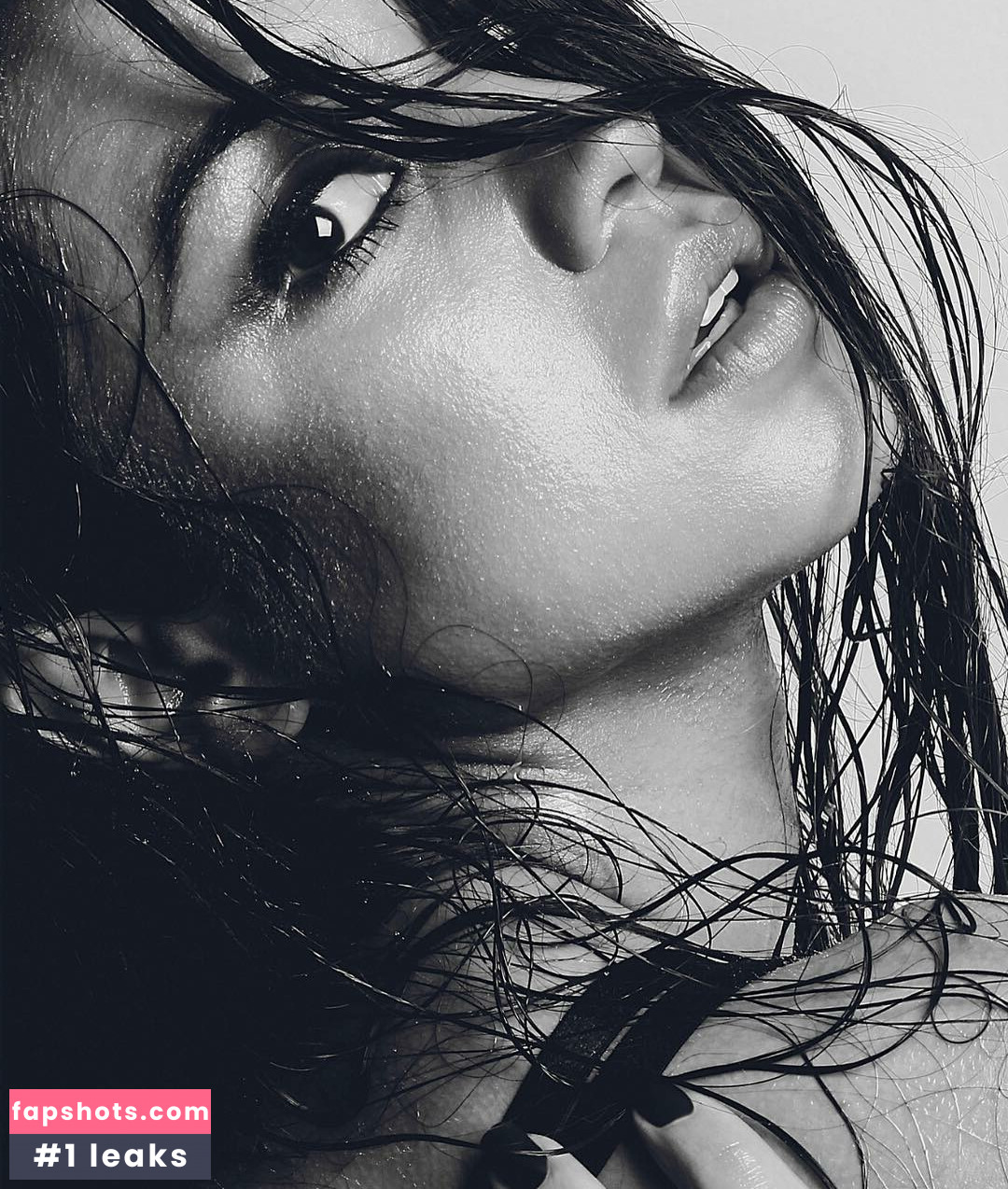 Summer Bishil gallery photo #19