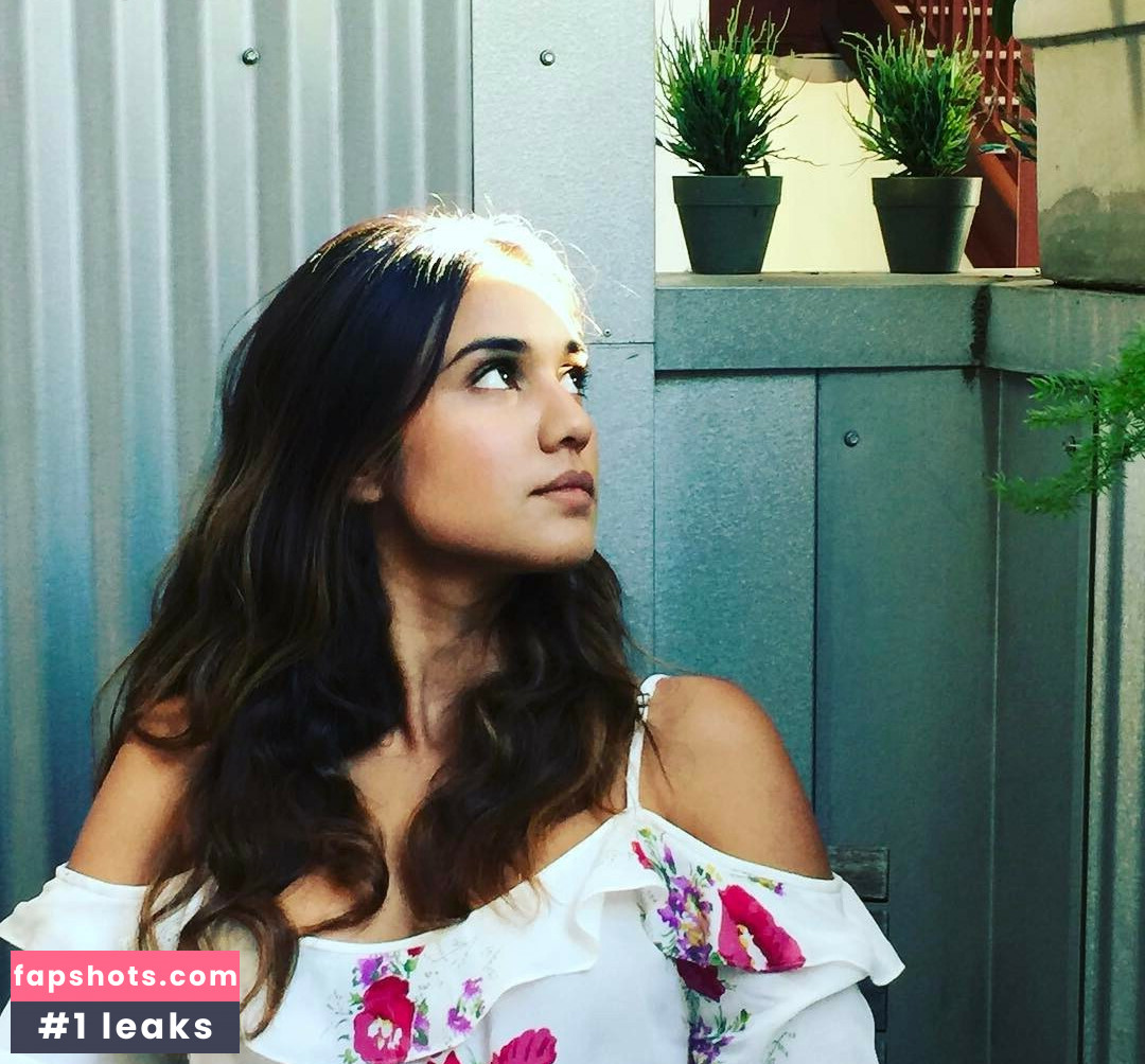 Summer Bishil gallery photo #26