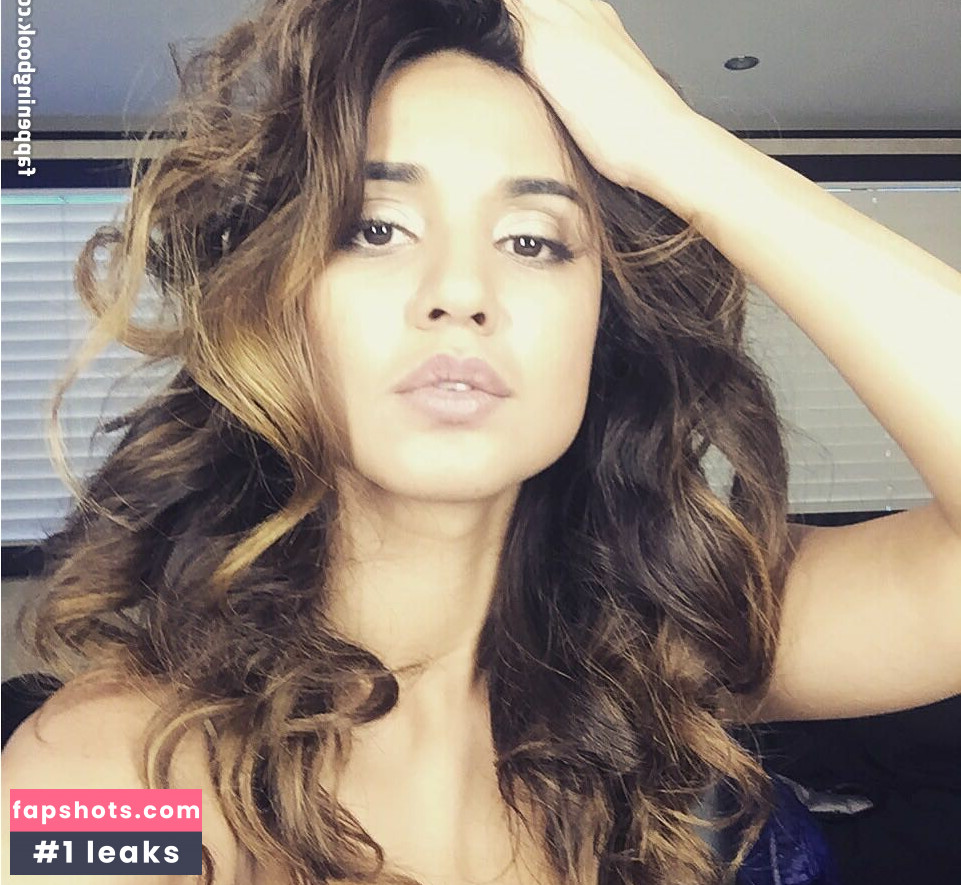 Summer Bishil nude babe gallery