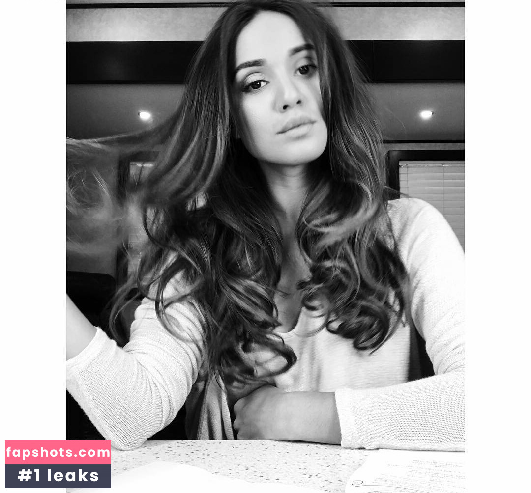 Summer Bishil gallery photo #10