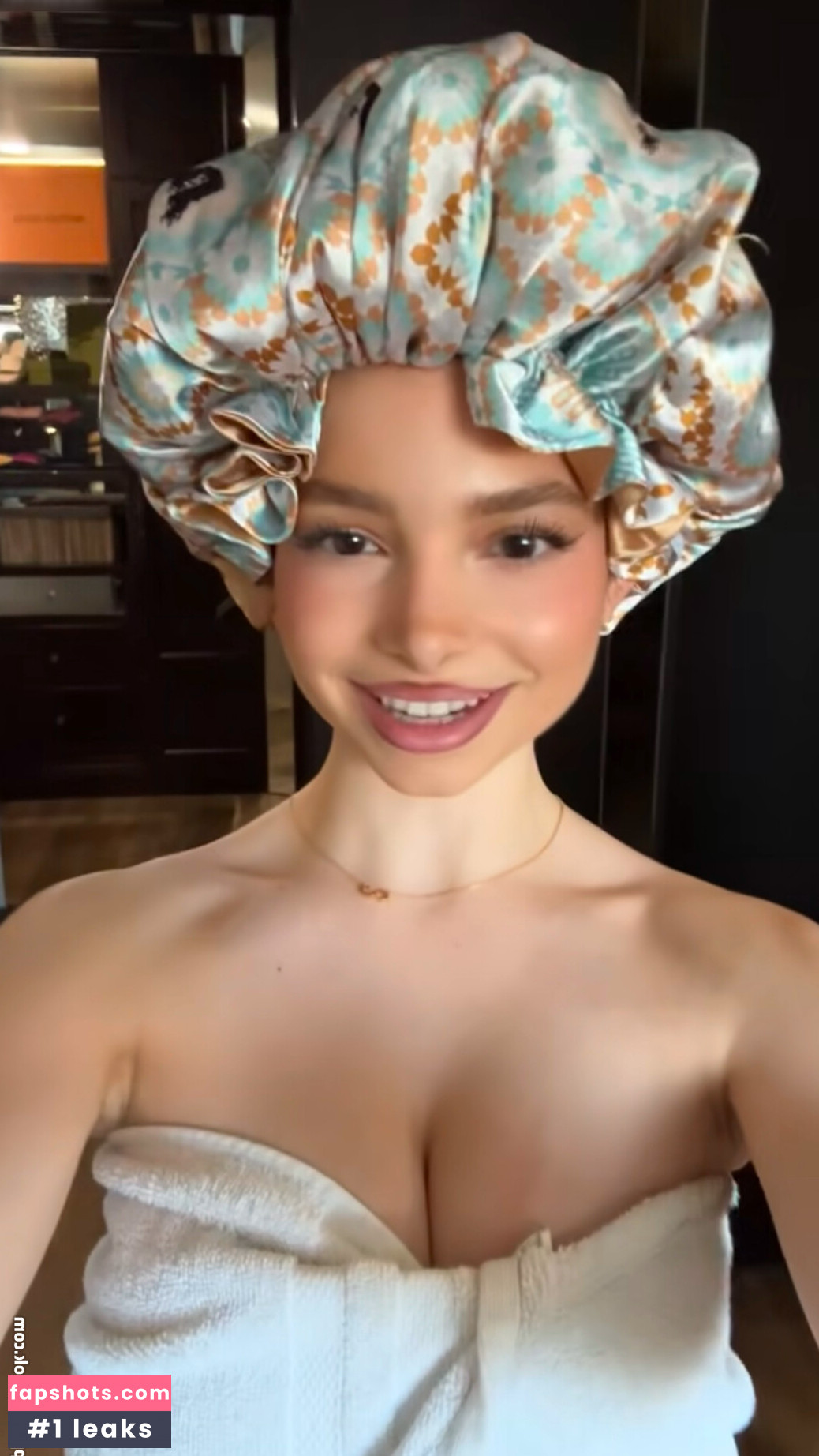 Sunday Kalogeras nude babe gallery