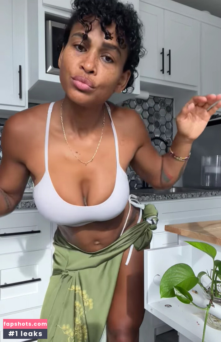 Suni Sweeney gallery photo #2