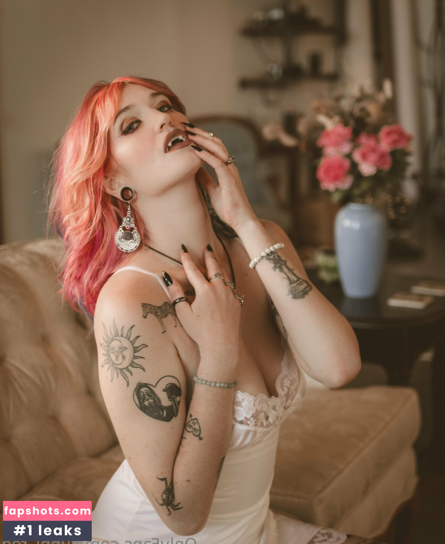 Sunni_red gallery photo #12