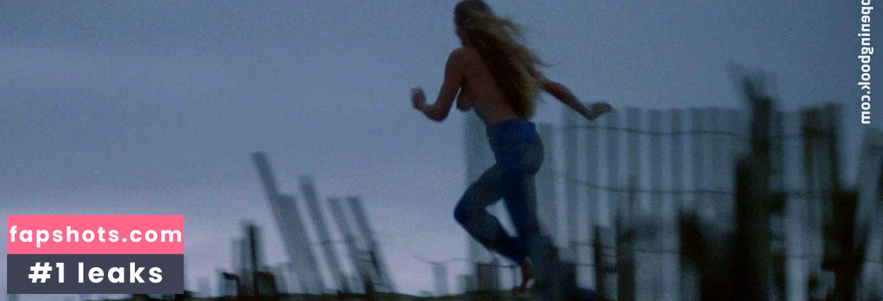 Susan Backlinie gallery photo #2