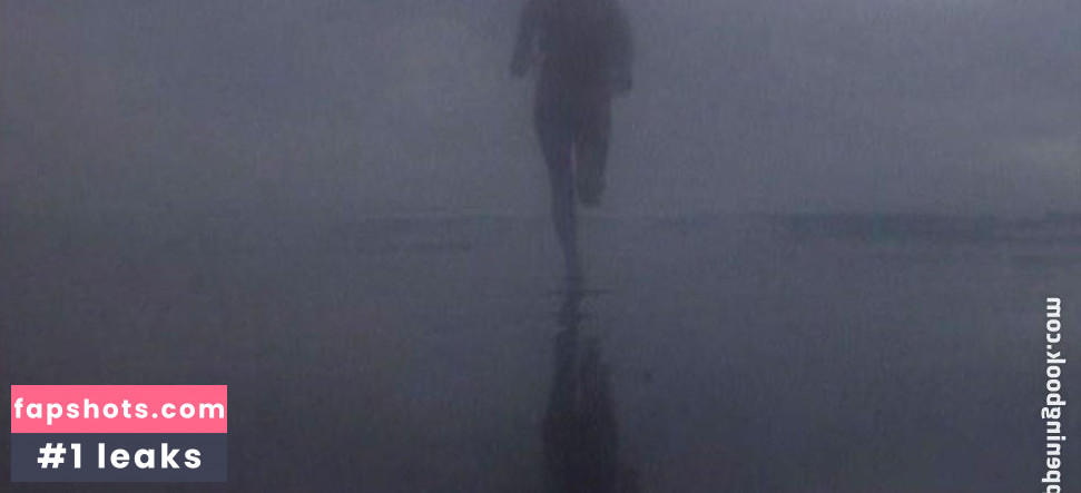 Susan Backlinie gallery photo #9