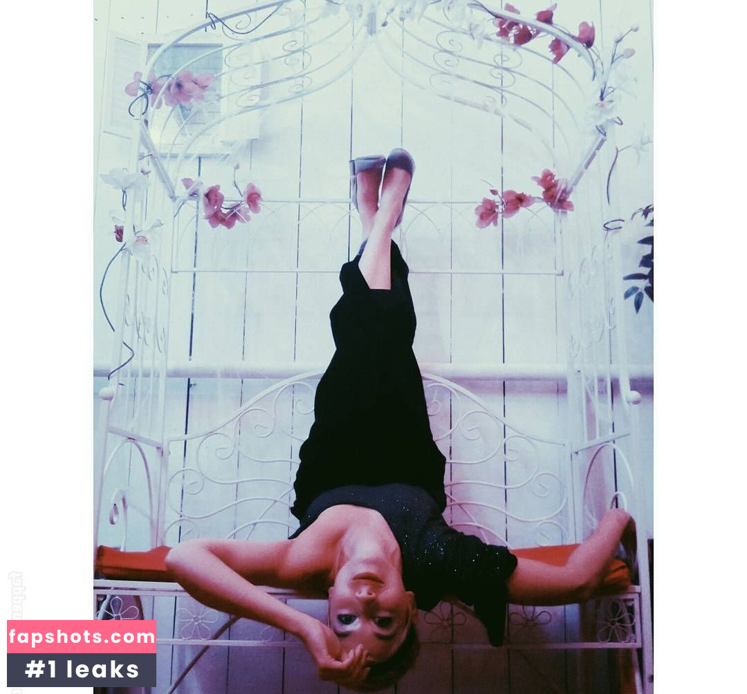 Susanna Marie Cork gallery photo #22