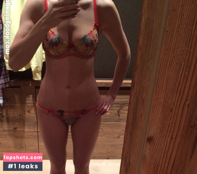 Susie Wolff gallery photo #16