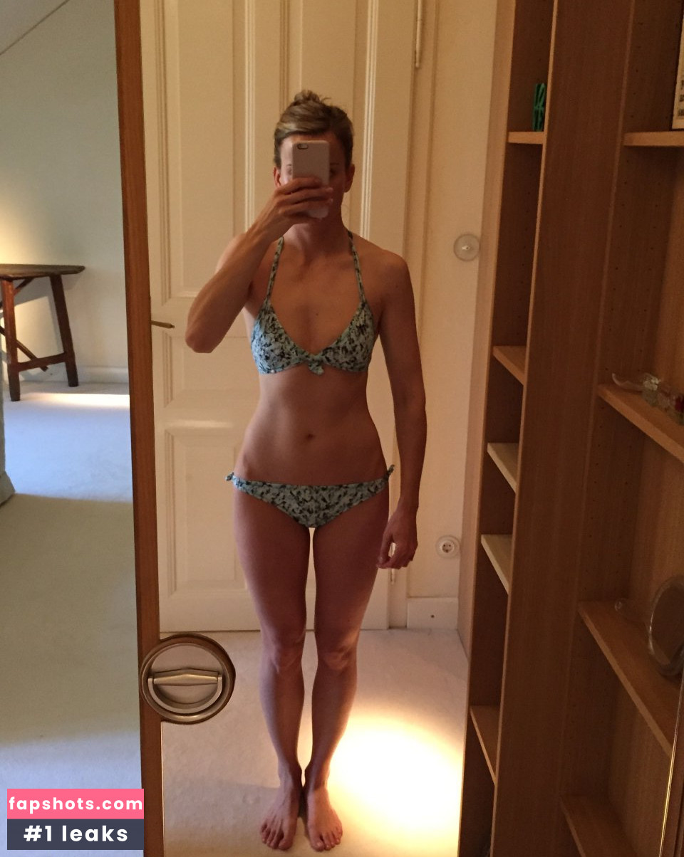 Susie Wolff gallery photo #32