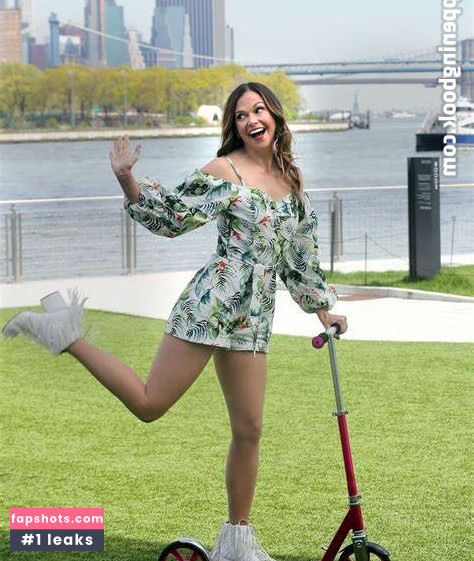 Sutton Foster gallery photo #18