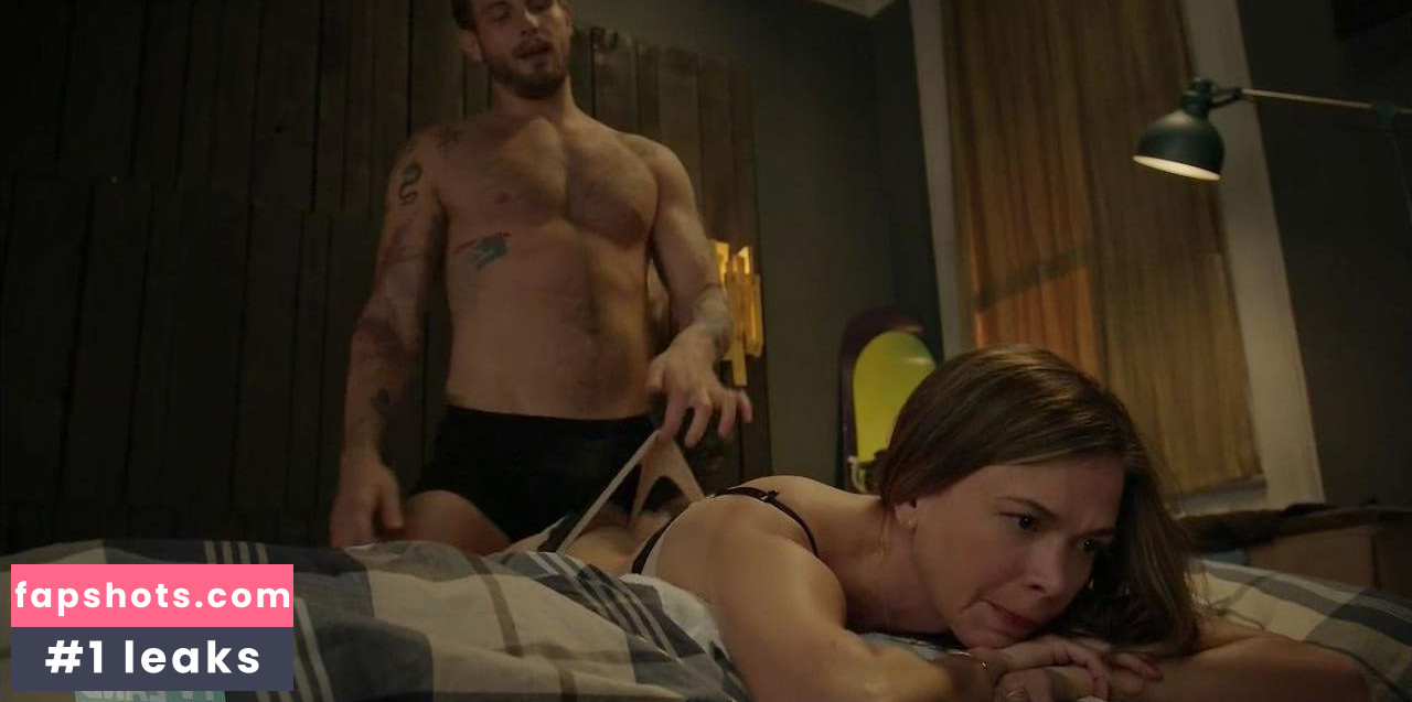 Sutton Foster gallery photo #40