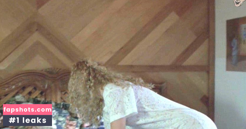 Suzanne Davis nude babe gallery