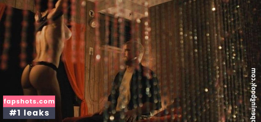 Suzanne Quast nude babe gallery