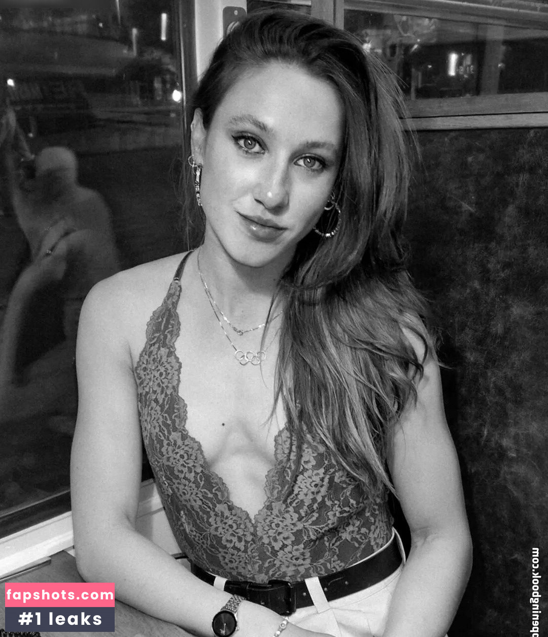 Suzanne Schulting gallery photo #17