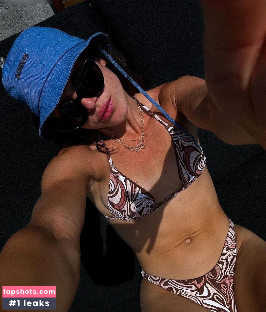 Suzanne Schulting gallery photo #19