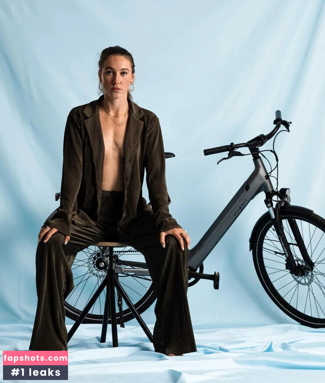 Suzanne Schulting gallery photo #26