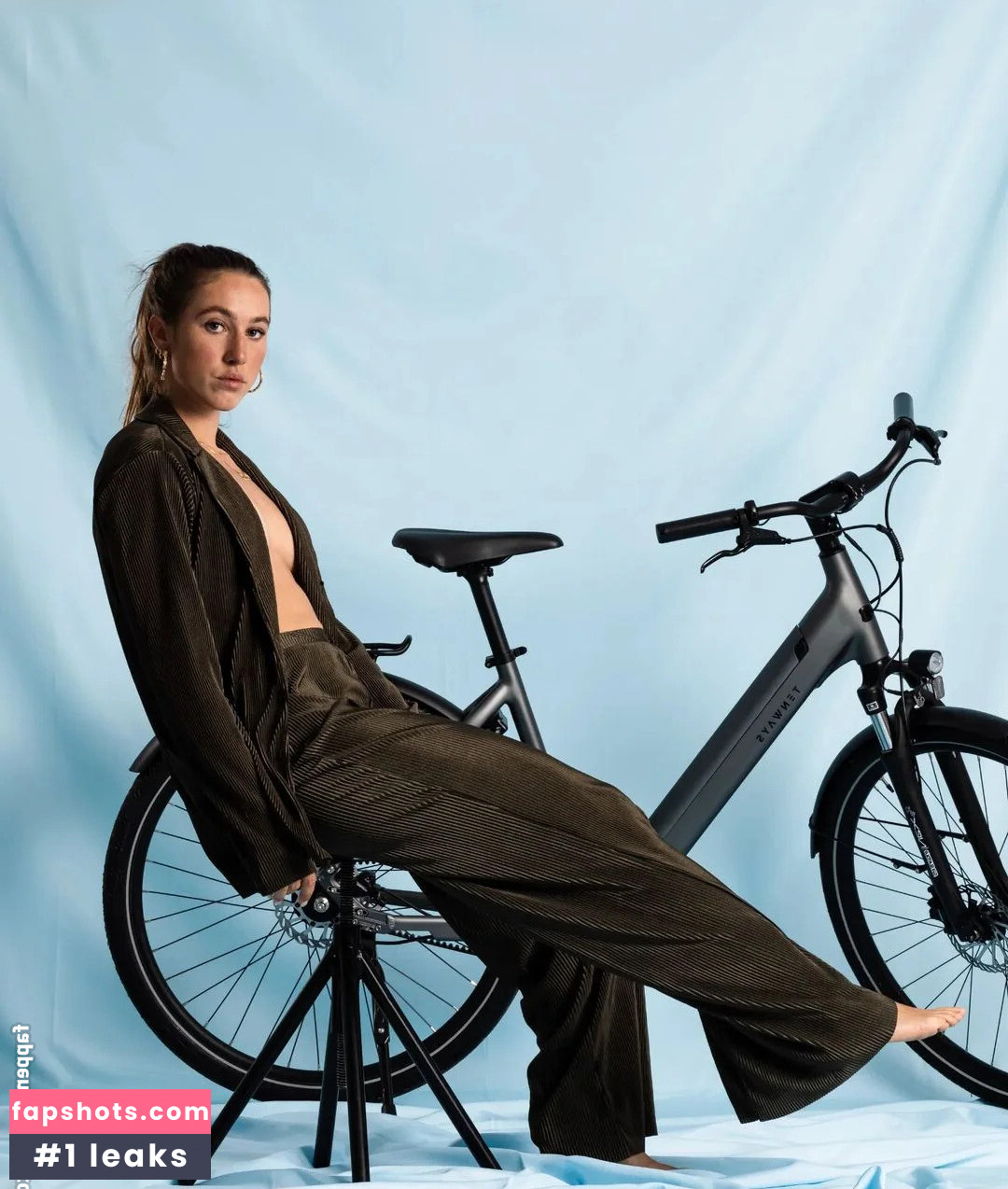 Suzanne Schulting gallery photo #27