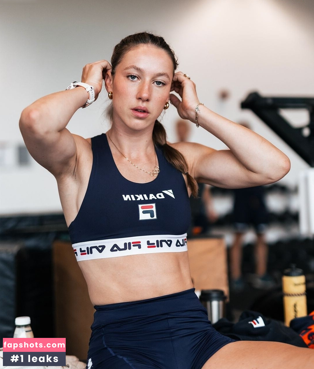 Suzanne Schulting gallery photo #4