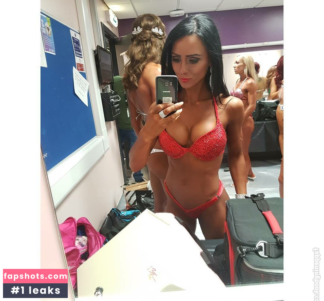 Suzy Hanah gallery photo #4