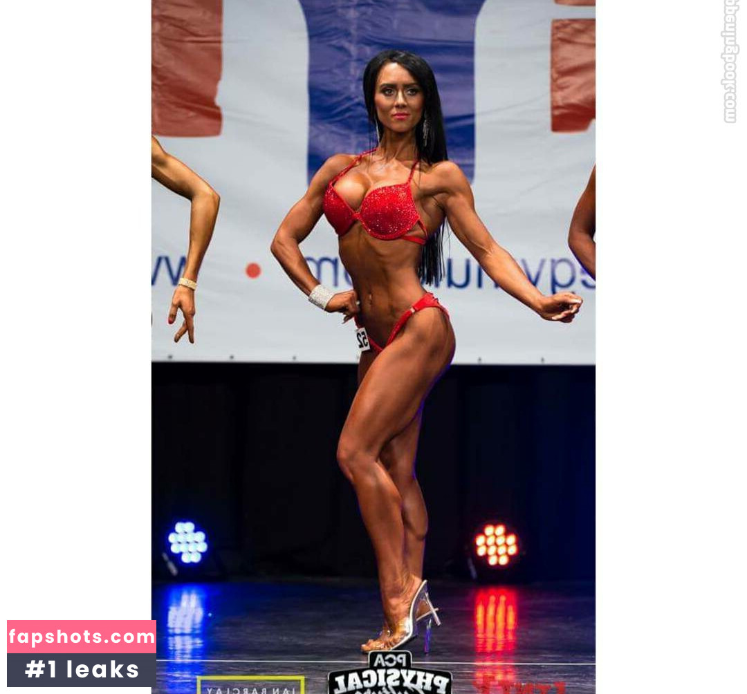 Suzy Hanah gallery photo #6