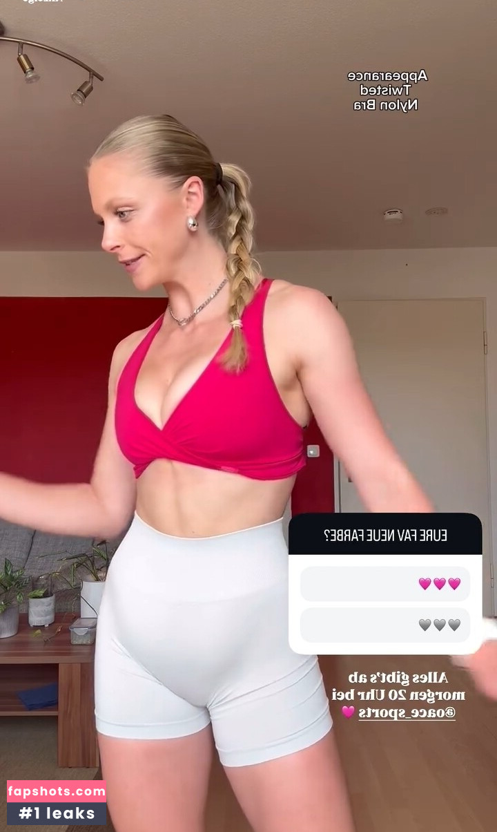 Svenja Sommer gallery photo #2