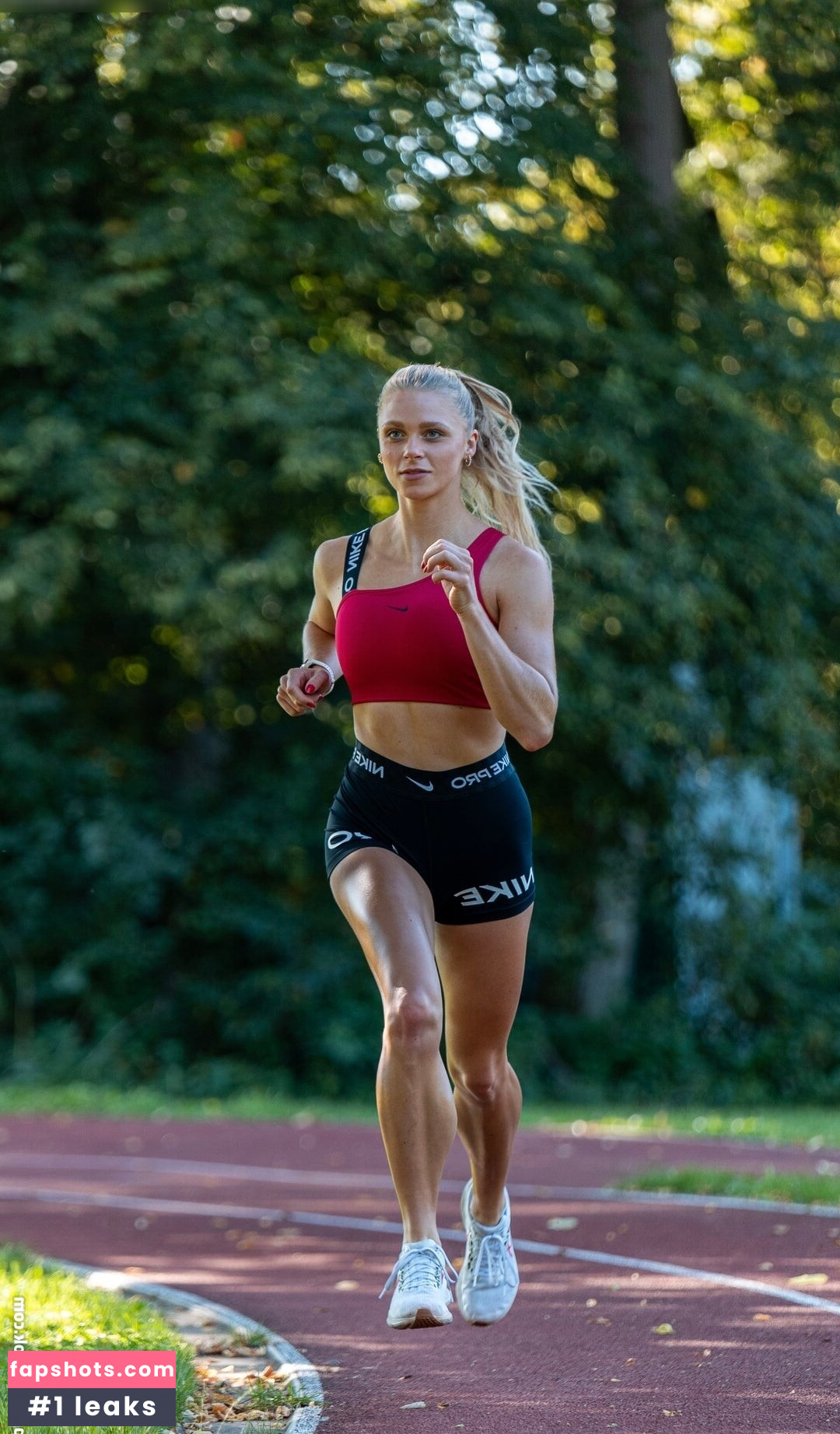 Svenja Sommer gallery photo #20