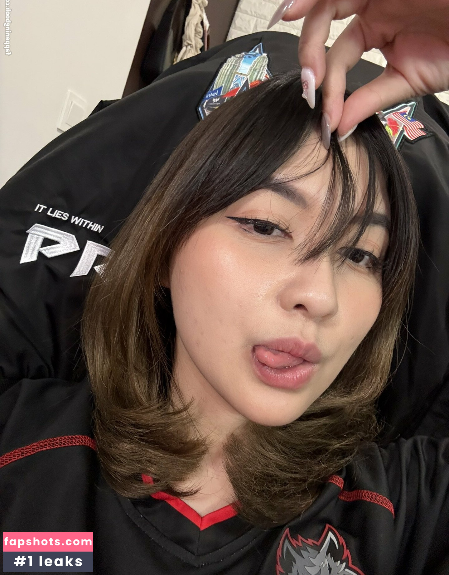 Swansage nude babe gallery