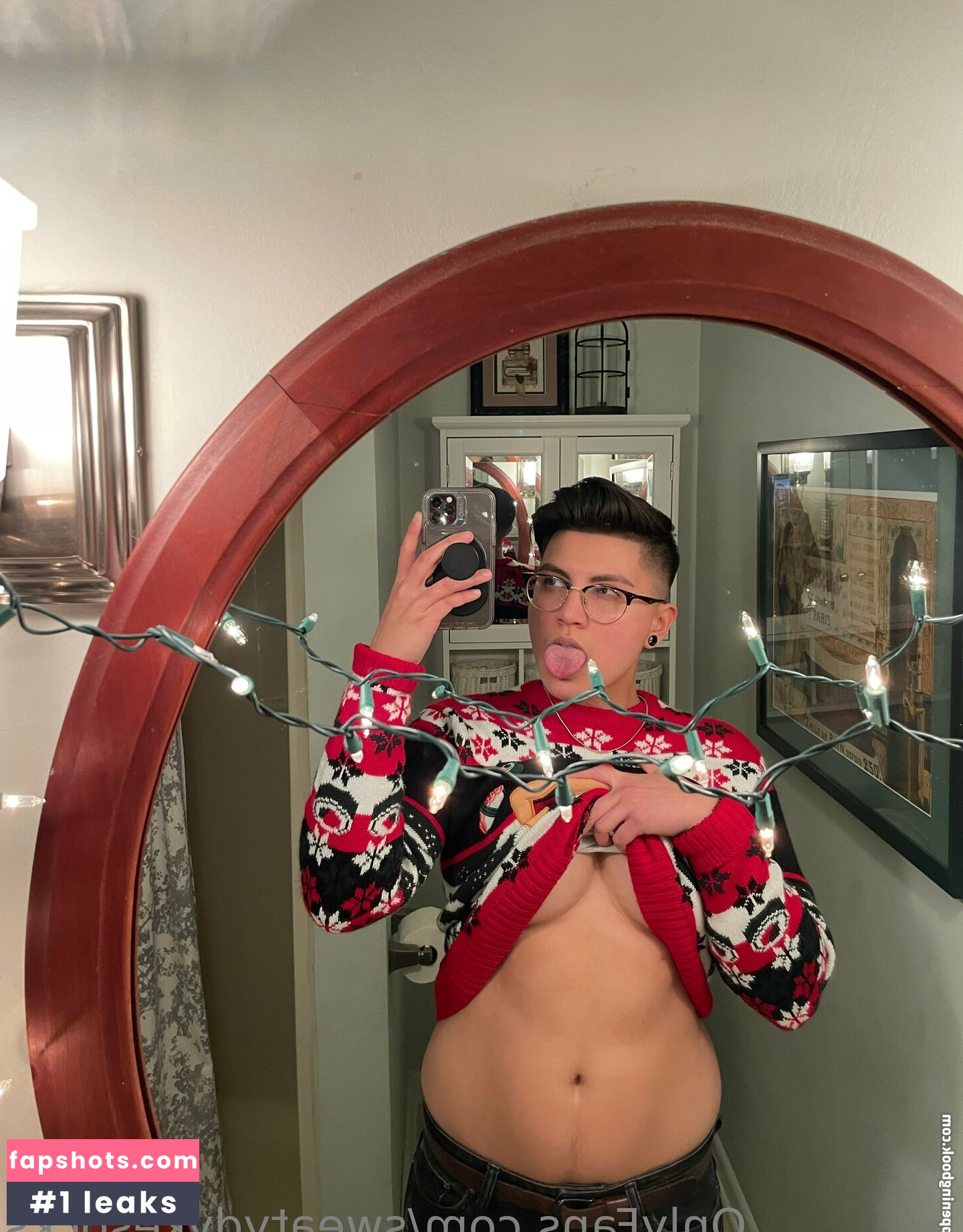 sweatydykesocks nude babe gallery