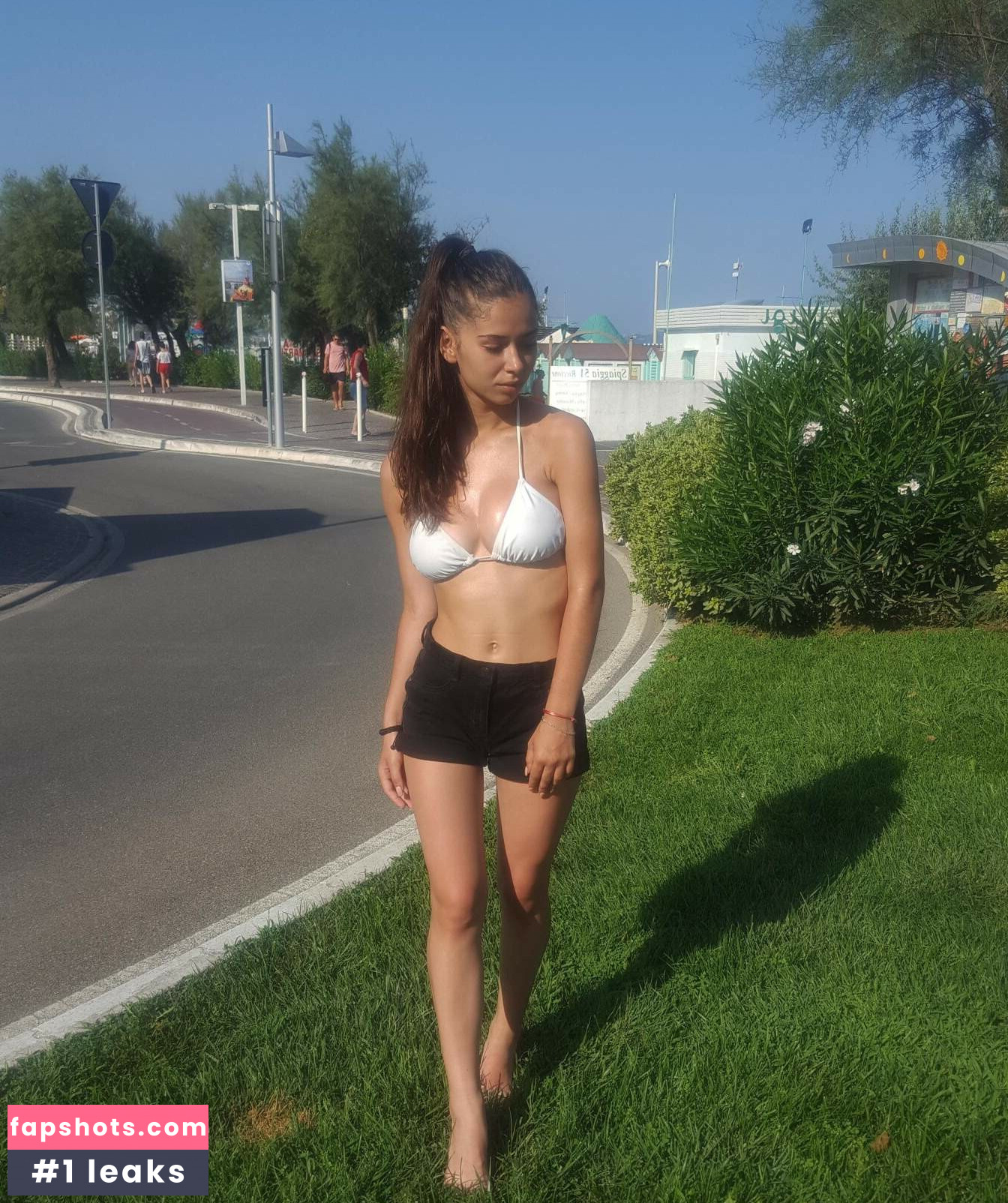 Sweet Kayley gallery photo #23