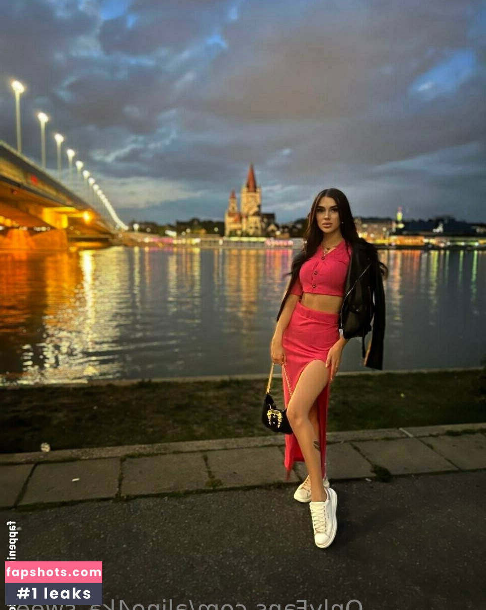 sweetbabyellie nude babe gallery