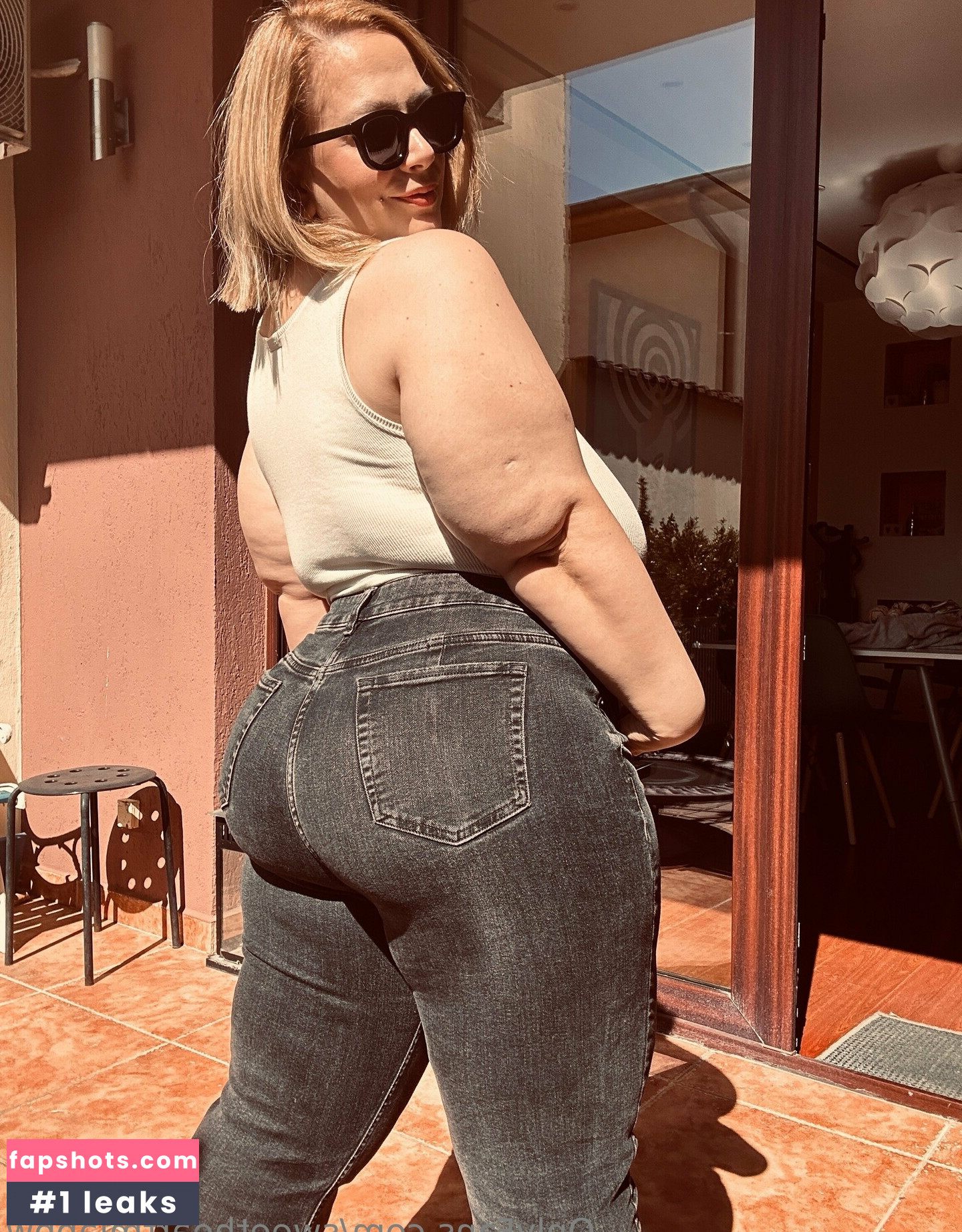 SweetheartMia gallery photo #8