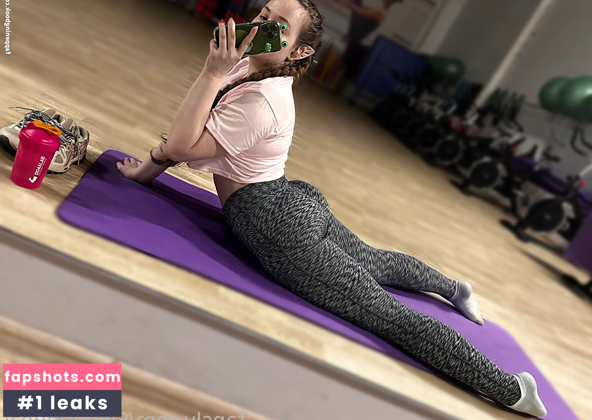 SweetieRozi nude babe gallery