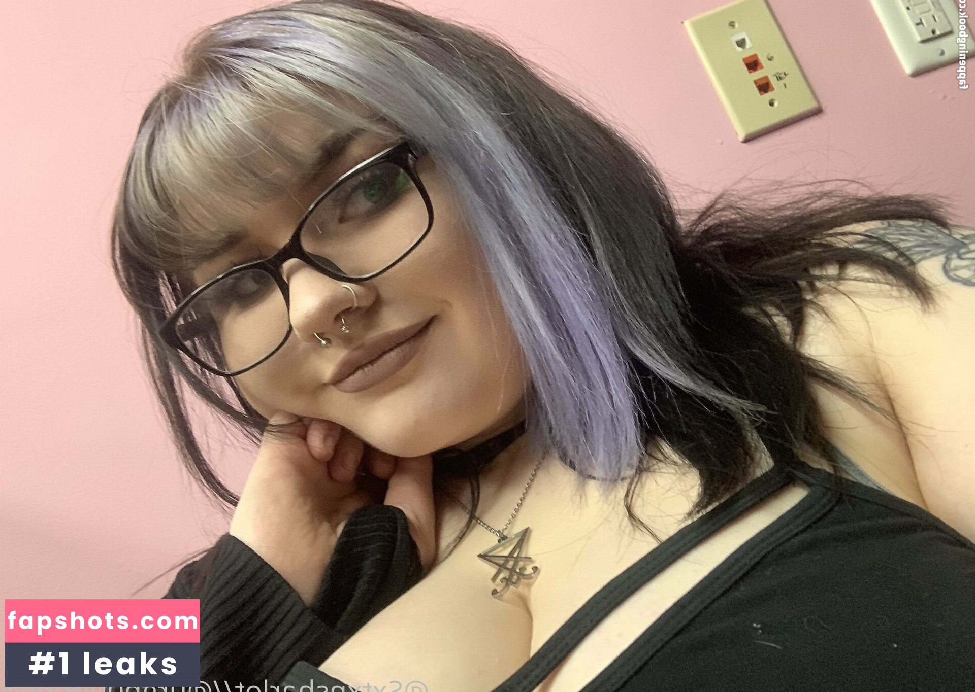 sxtxnsharlot nude babe gallery