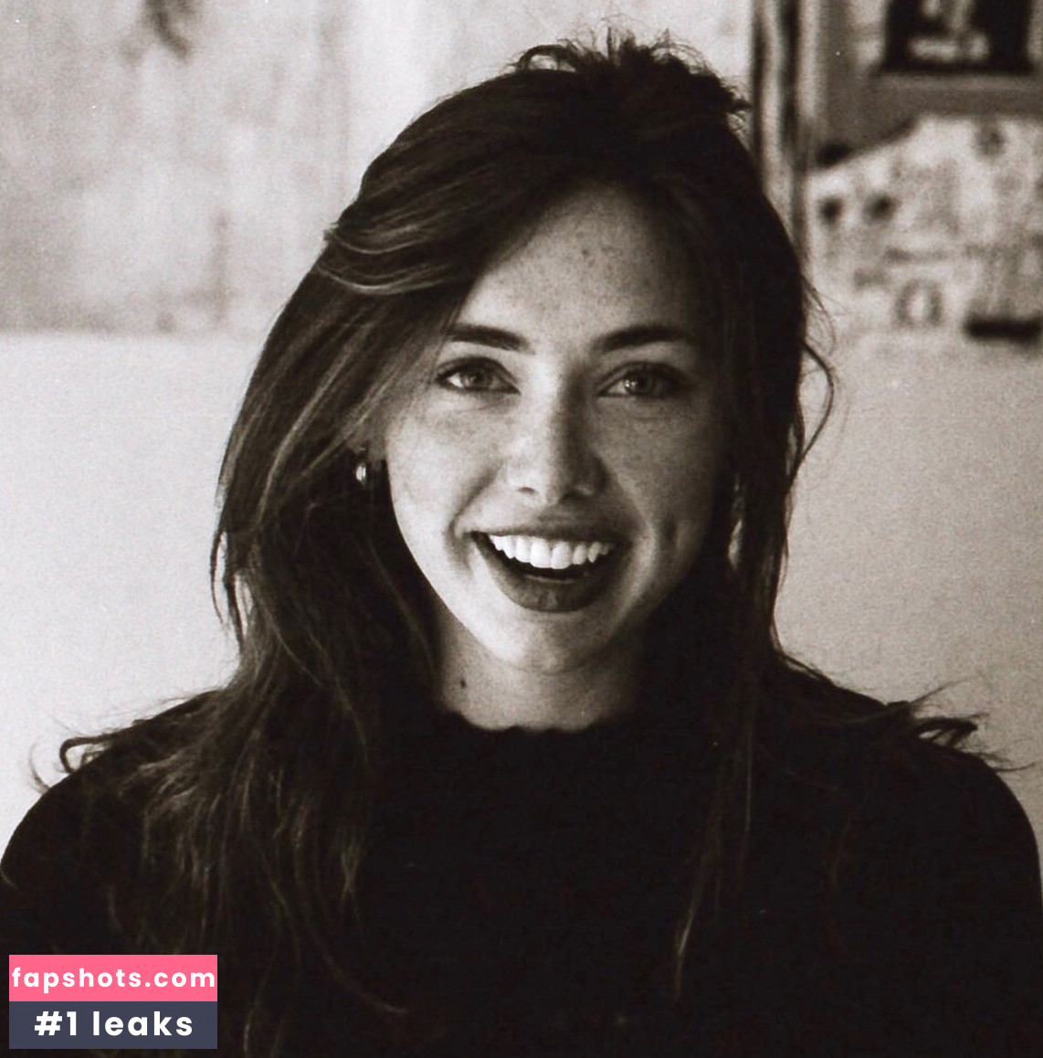 Sydney Louise Williams nude babe gallery