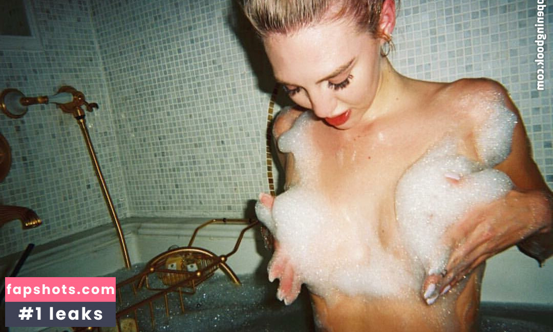 Sydney Lynn Carlson nude babe gallery