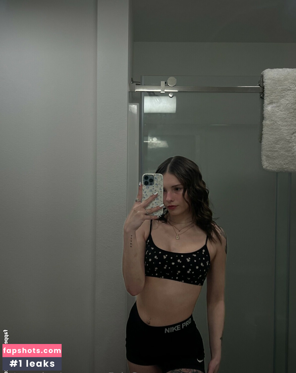 Sydney Star nude babe gallery