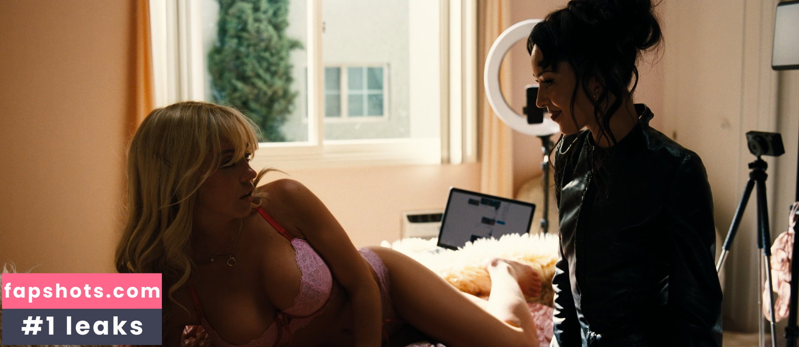 Sydney Sweeney gallery photo #397