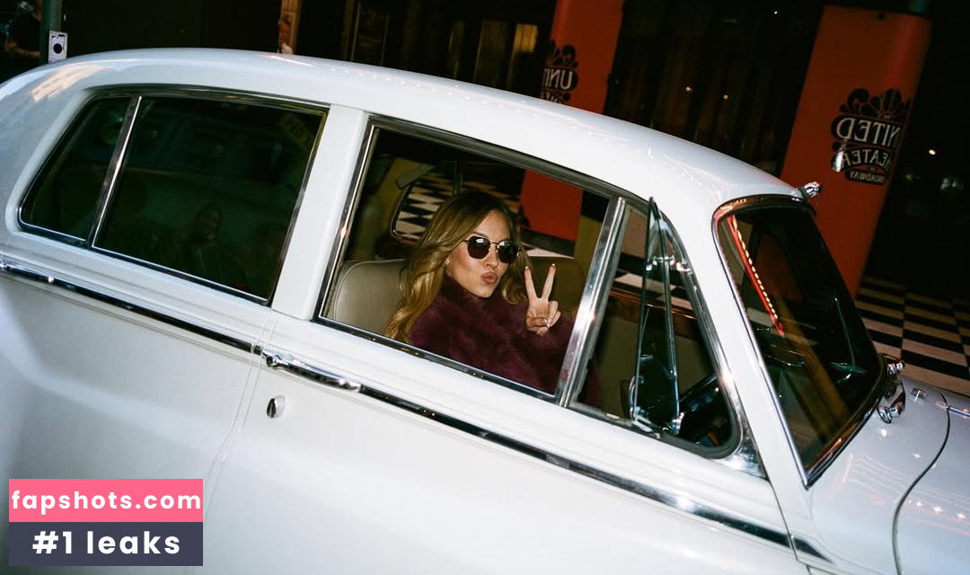 Sydney Sweeney gallery photo #454