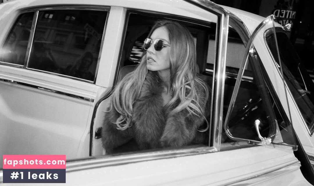 Sydney Sweeney gallery photo #453