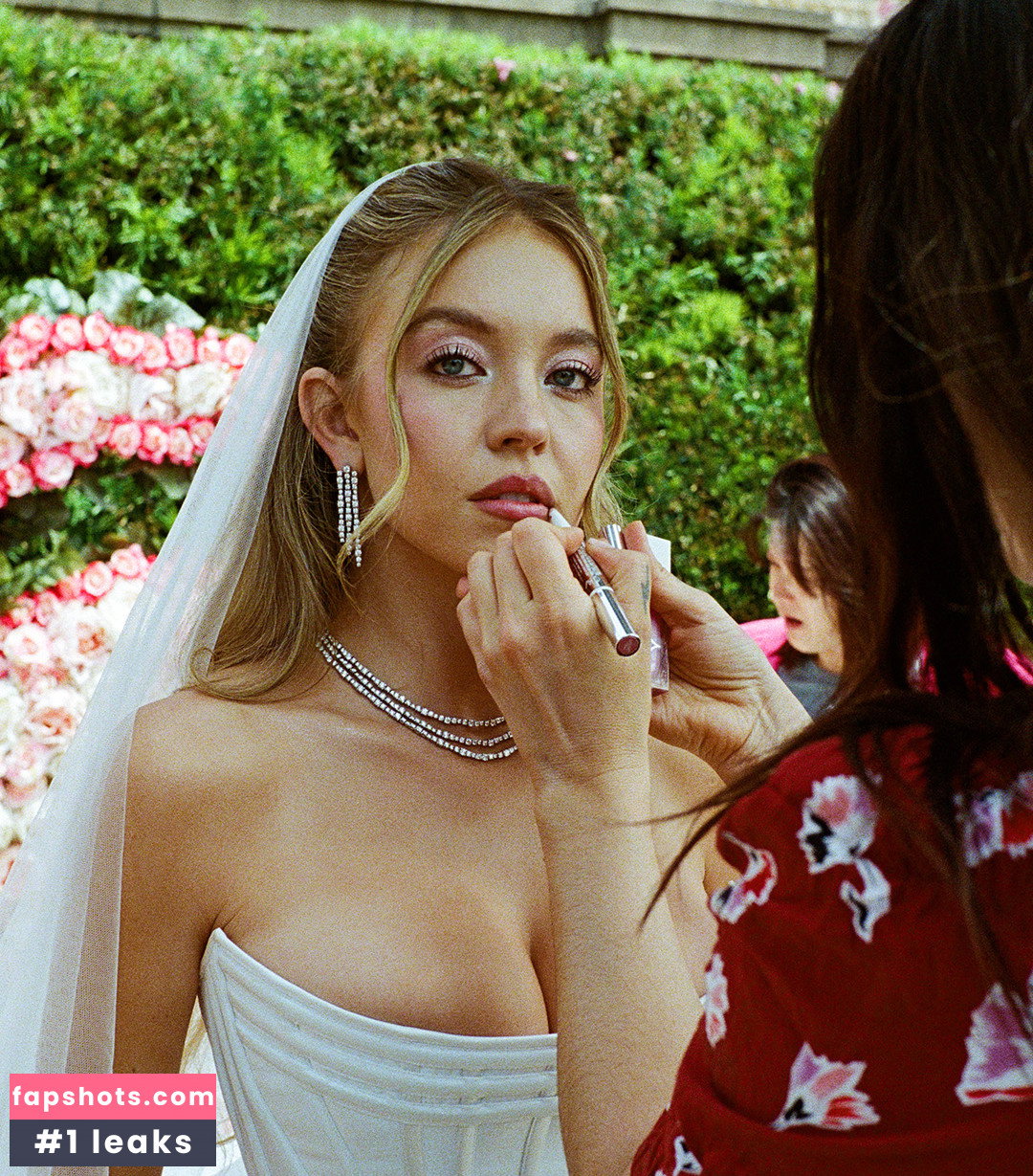 Sydney Sweeney gallery photo #486