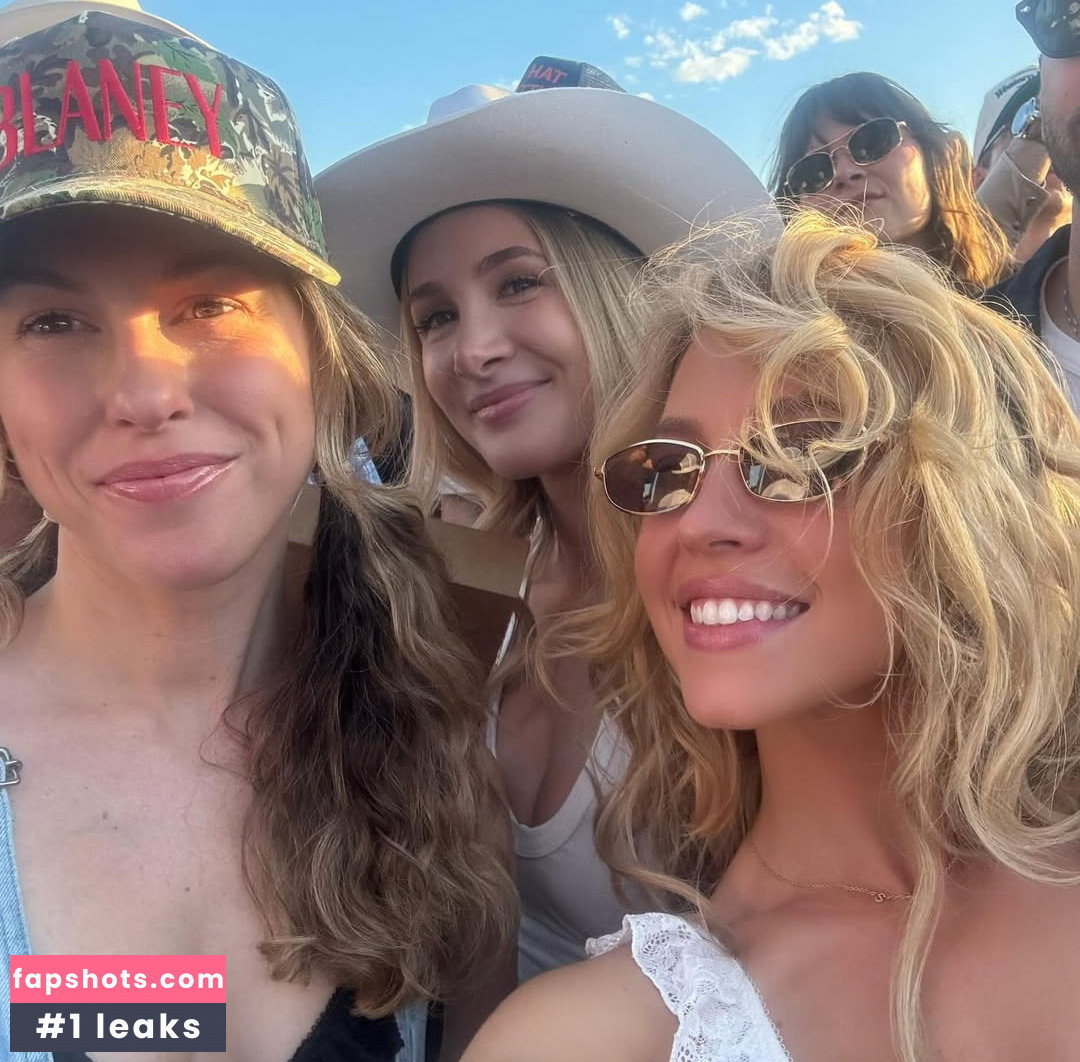 Sydney Sweeney gallery photo #548