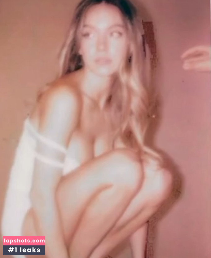 Sydney Sweeney gallery photo #596