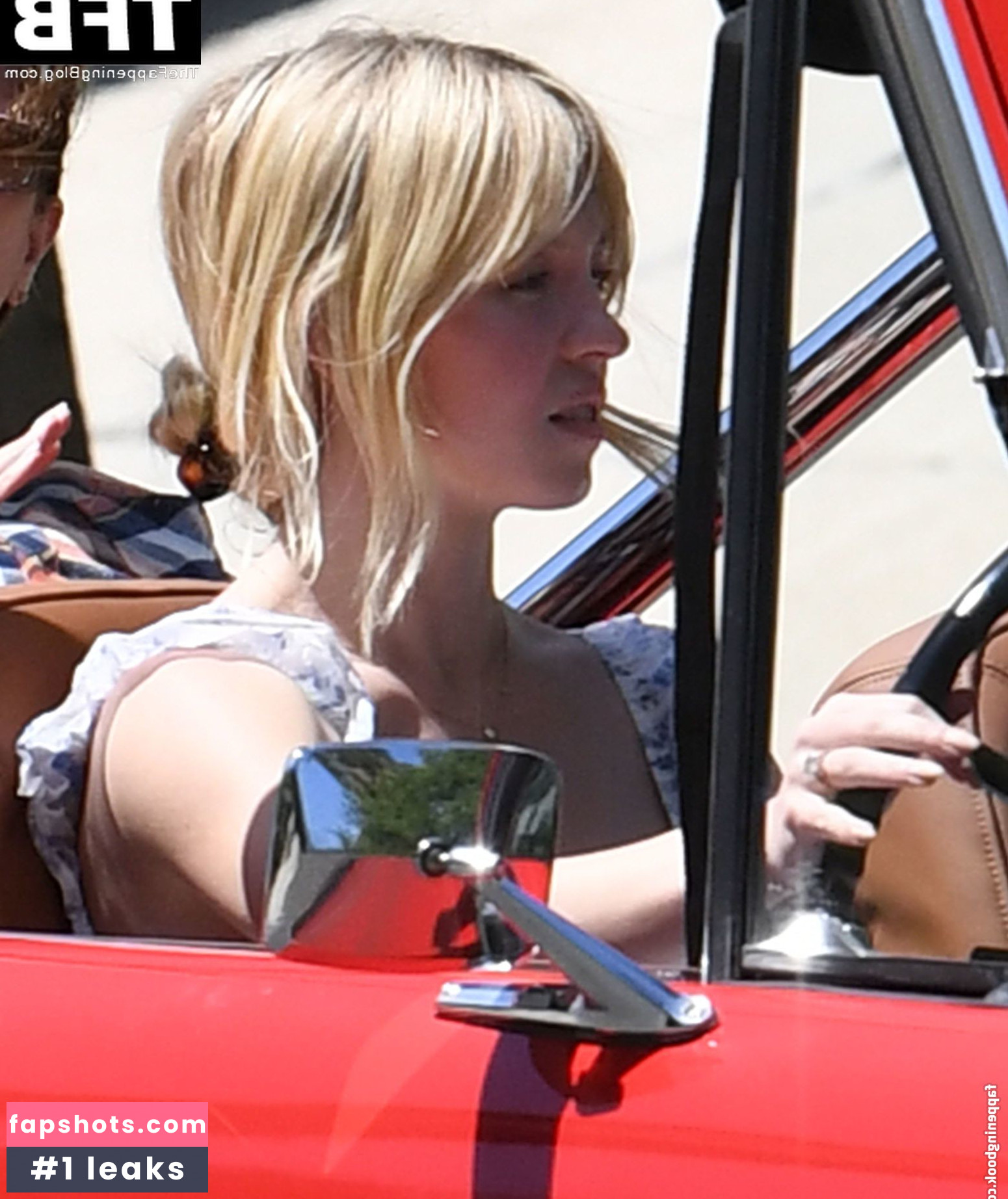 Sydney Sweeney gallery photo #5911