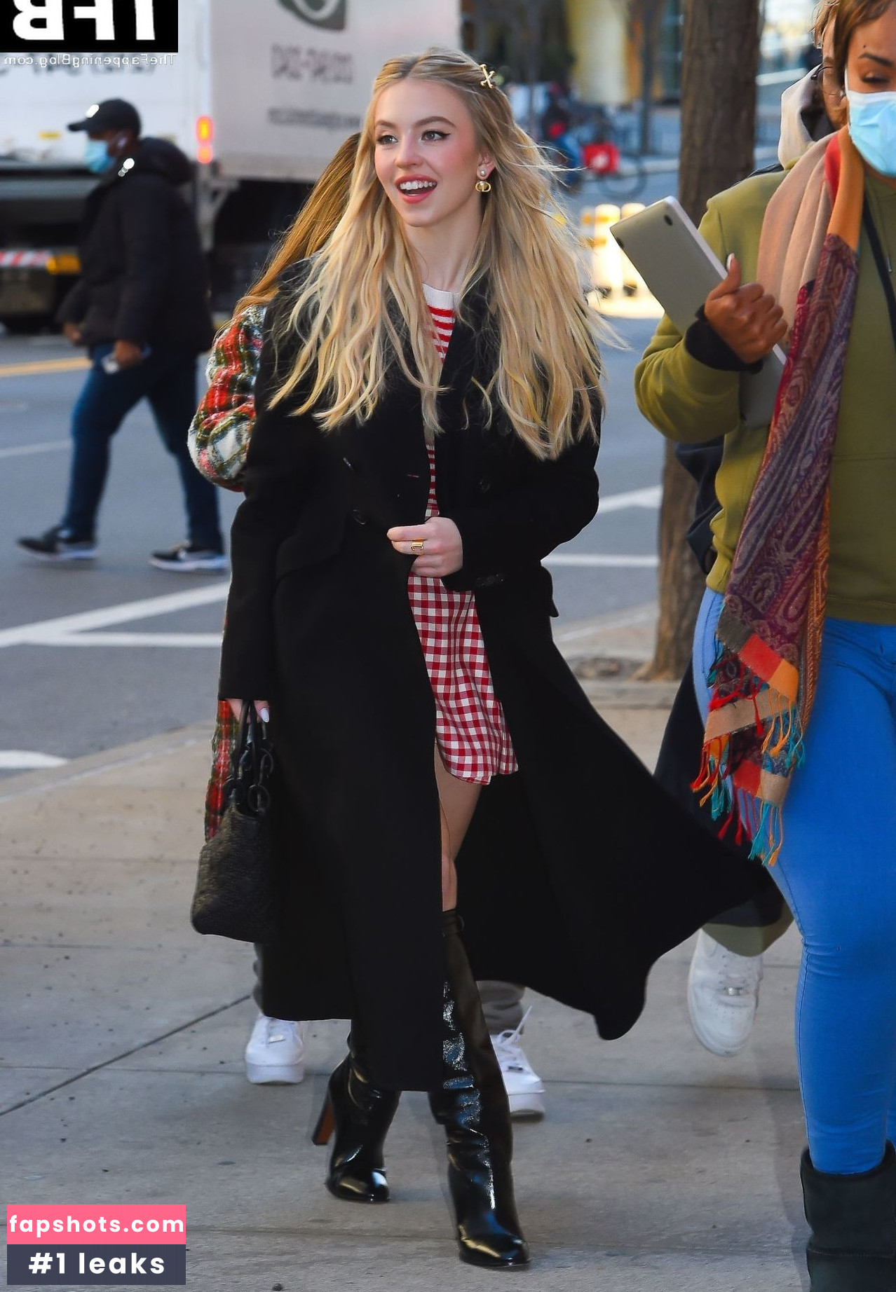 Sydney Sweeney gallery photo #6345