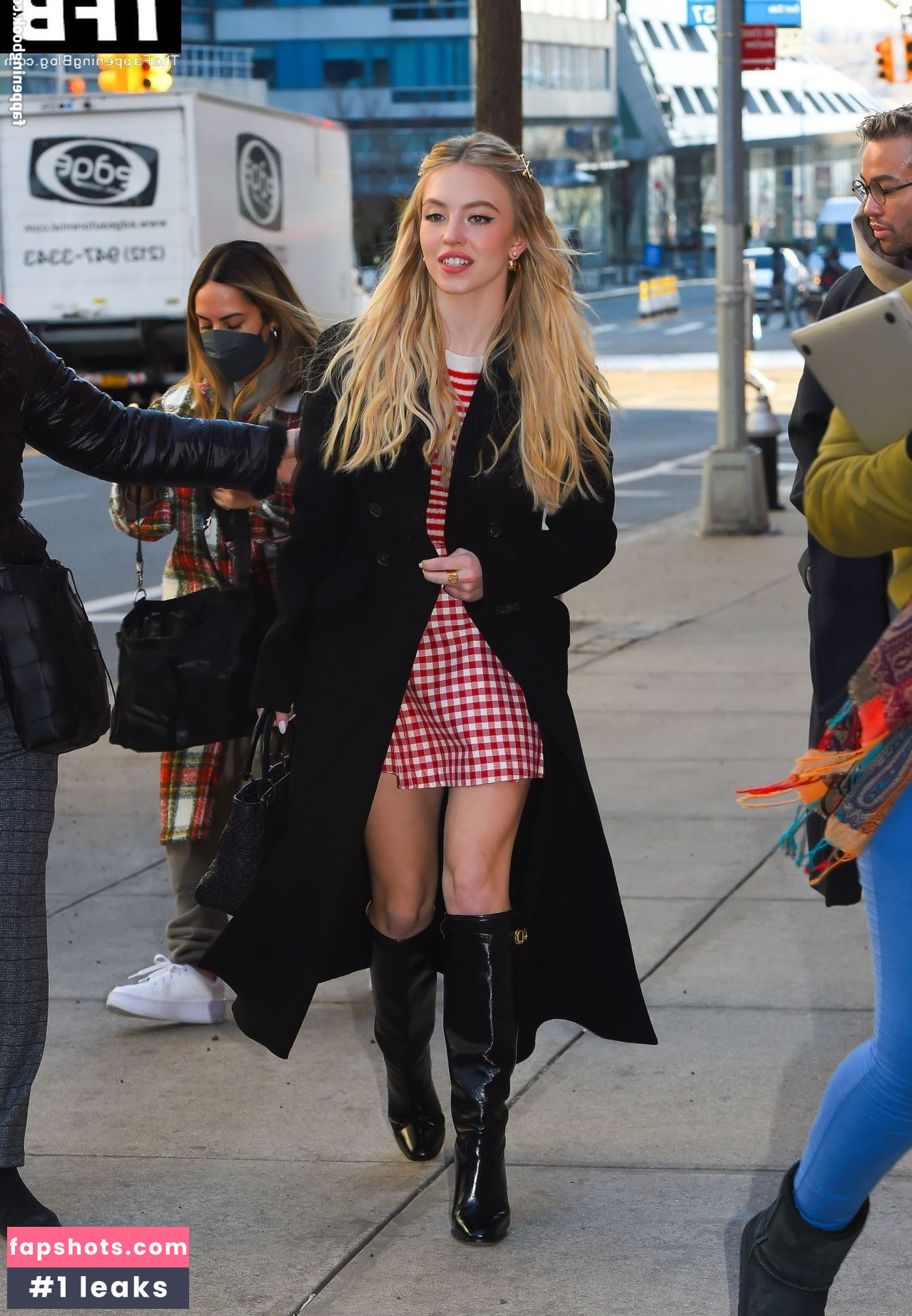 Sydney Sweeney gallery photo #6350