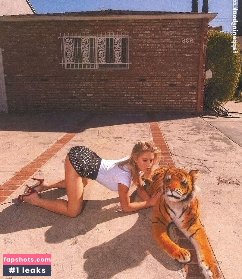 Sydney Sweeney gallery photo #6986